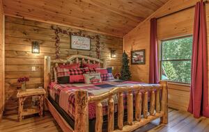 Year-Round Christmas Cabin in Blairsville with Private Hot Tub - Blairsville, Georgia