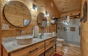 Year-Round Christmas Cabin in Blairsville with Private Hot Tub - Blairsville, Georgia