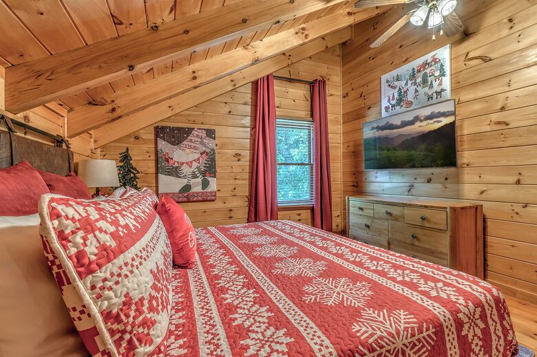 Year-Round Christmas Cabin in Blairsville with Private Hot Tub - Blairsville, Georgia