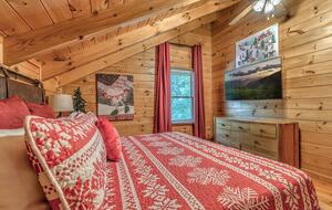 Year-Round Christmas Cabin in Blairsville with Private Hot Tub - Blairsville, Georgia