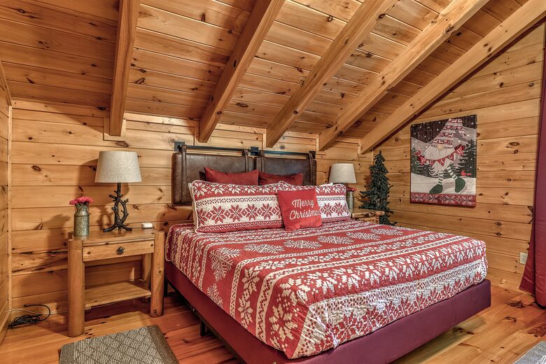 Year-Round Christmas Cabin in Blairsville with Private Hot Tub - Blairsville, Georgia