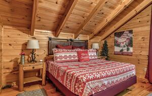 Year-Round Christmas Cabin in Blairsville with Private Hot Tub - Blairsville, Georgia