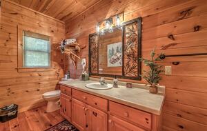 Year-Round Christmas Cabin in Blairsville with Private Hot Tub - Blairsville, Georgia
