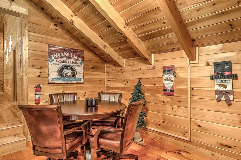 Year-Round Christmas Cabin in Blairsville with Private Hot Tub - Blairsville, Georgia
