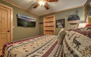 Year-Round Christmas Cabin in Blairsville with Private Hot Tub - Blairsville, Georgia