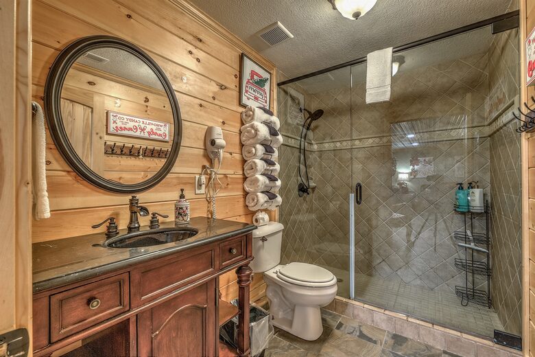 Year-Round Christmas Cabin in Blairsville with Private Hot Tub - Blairsville, Georgia