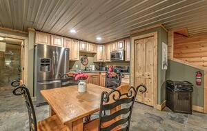 Year-Round Christmas Cabin in Blairsville with Private Hot Tub - Blairsville, Georgia