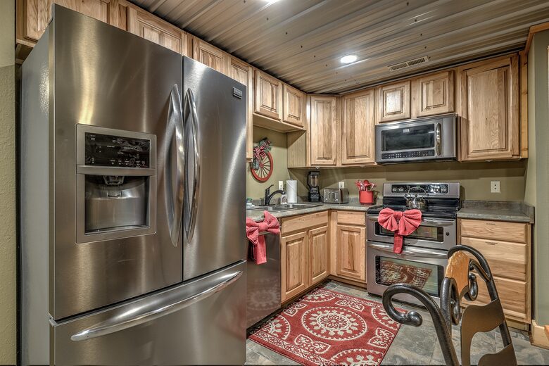 Year-Round Christmas Cabin in Blairsville with Private Hot Tub - Blairsville, Georgia