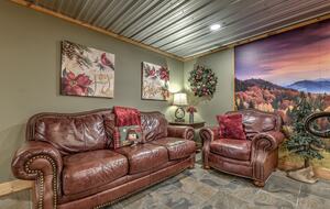 Year-Round Christmas Cabin in Blairsville with Private Hot Tub - Blairsville, Georgia