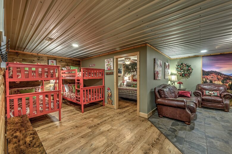 Year-Round Christmas Cabin in Blairsville with Private Hot Tub - Blairsville, Georgia