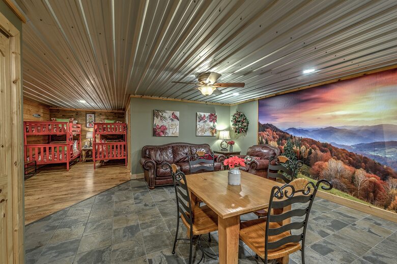 Year-Round Christmas Cabin in Blairsville with Private Hot Tub - Blairsville, Georgia