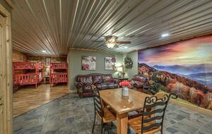 Year-Round Christmas Cabin in Blairsville with Private Hot Tub - Blairsville, Georgia