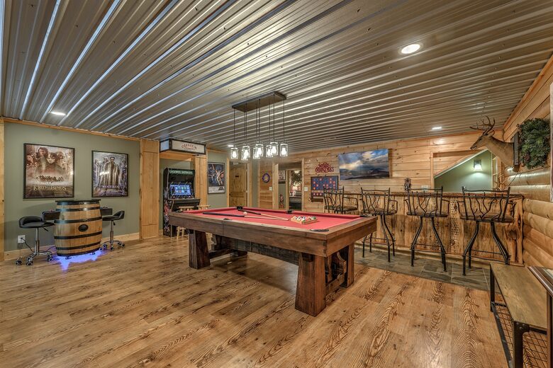 Year-Round Christmas Cabin in Blairsville with Private Hot Tub - Blairsville, Georgia