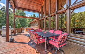 Year-Round Christmas Cabin in Blairsville with Private Hot Tub - Blairsville, Georgia