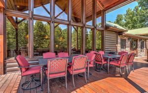 Year-Round Christmas Cabin in Blairsville with Private Hot Tub - Blairsville, Georgia