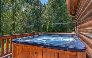 Year-Round Christmas Cabin in Blairsville with Private Hot Tub - Blairsville, Georgia
