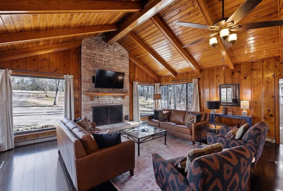 Wooded Waterfront Lodge on Pickwick Lake - Counce, Tennessee