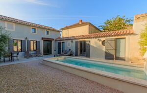 Courtyard Provençal Home in the Heart of Provence - L'Isle-sur-la-Sorgue, France