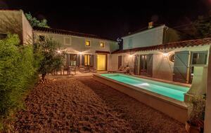 Courtyard Provençal Home in the Heart of Provence - L'Isle-sur-la-Sorgue, France