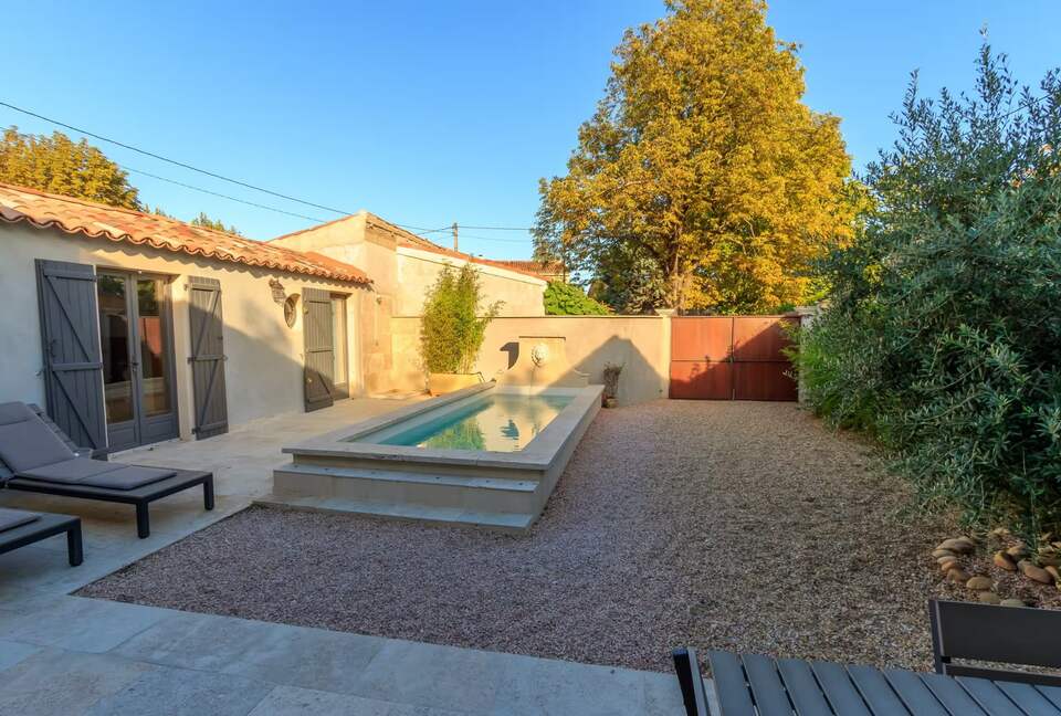 Courtyard Provençal Home in the Heart of Provence - L'Isle-sur-la-Sorgue, France