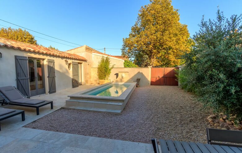 Courtyard Provençal Home in the Heart of Provence - L'Isle-sur-la-Sorgue, France