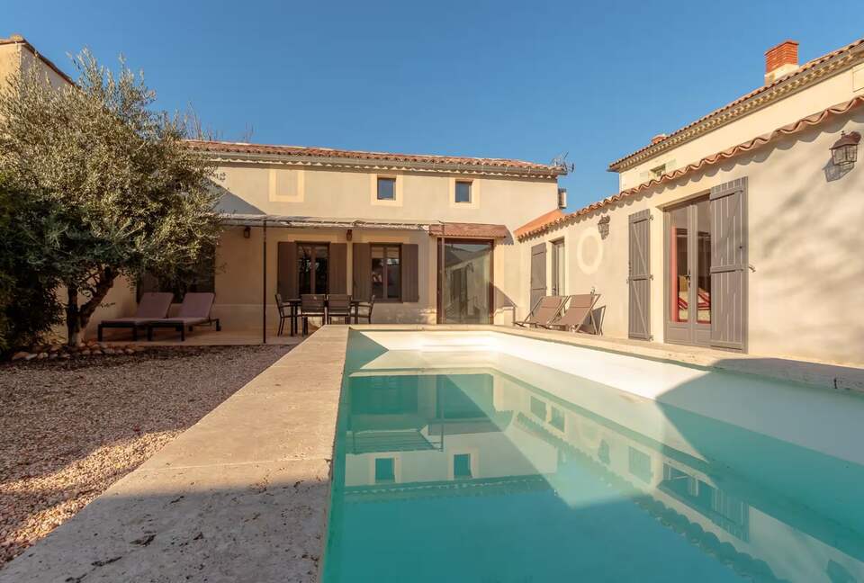 Courtyard Provençal Home in the Heart of Provence - L'Isle-sur-la-Sorgue, France