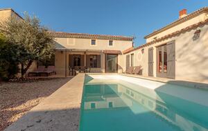 Courtyard Provençal Home in the Heart of Provence - L'Isle-sur-la-Sorgue, France