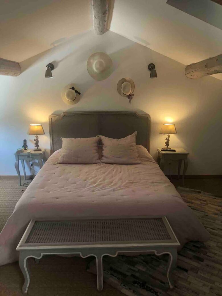 Courtyard Provençal Home in the Heart of Provence - L'Isle-sur-la-Sorgue, France