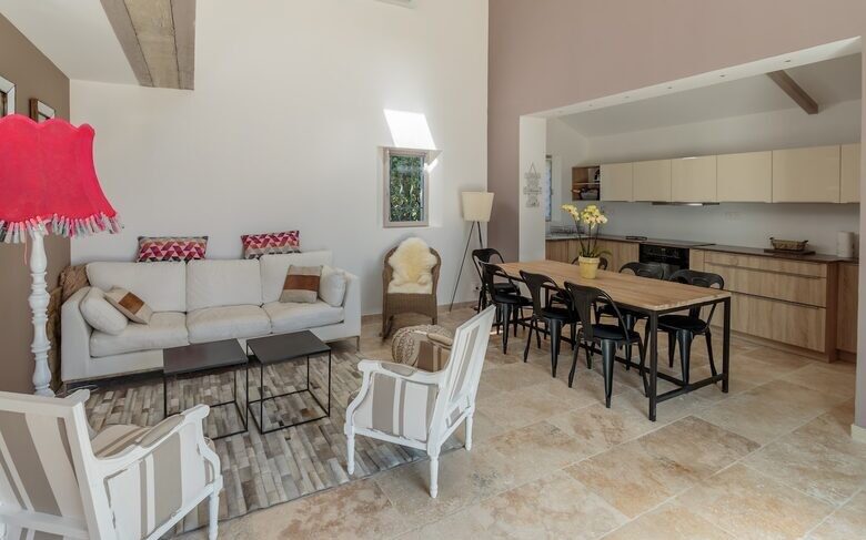 Courtyard Provençal Home in the Heart of Provence - L'Isle-sur-la-Sorgue, France