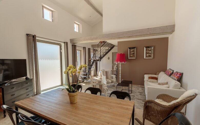 Courtyard Provençal Home in the Heart of Provence - L'Isle-sur-la-Sorgue, France