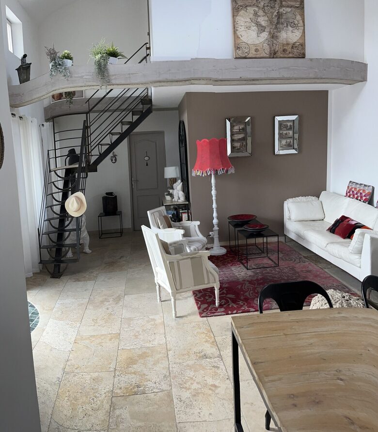 Courtyard Provençal Home in the Heart of Provence - L'Isle-sur-la-Sorgue, France