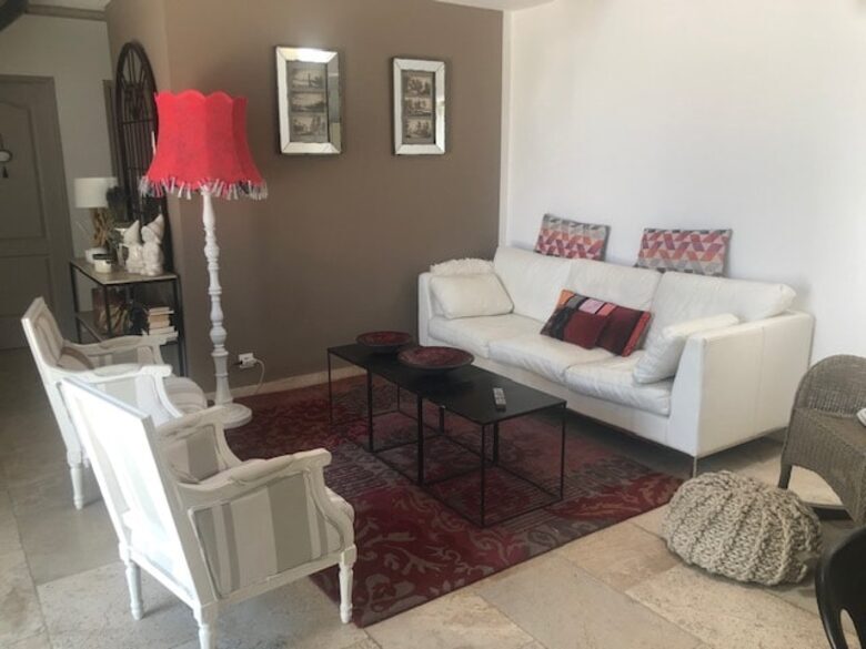 Courtyard Provençal Home in the Heart of Provence - L'Isle-sur-la-Sorgue, France