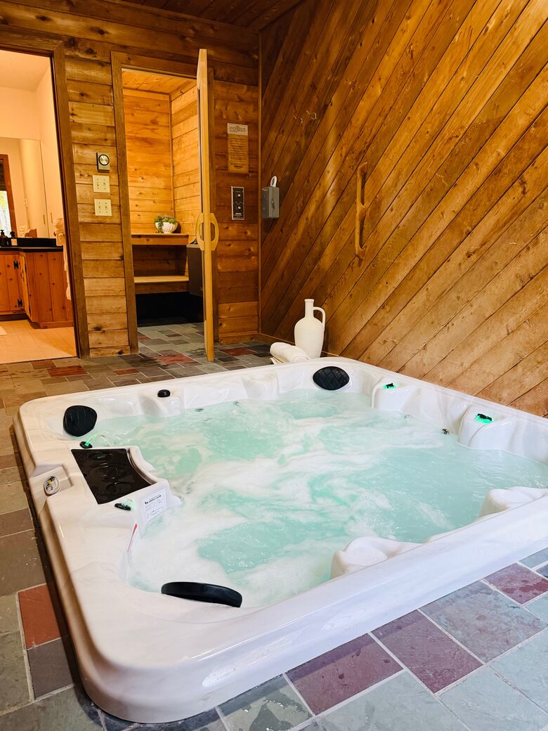 Cozy Mount Snow Retreat Just 1 Mile from Slopes - West Dover, Vermont