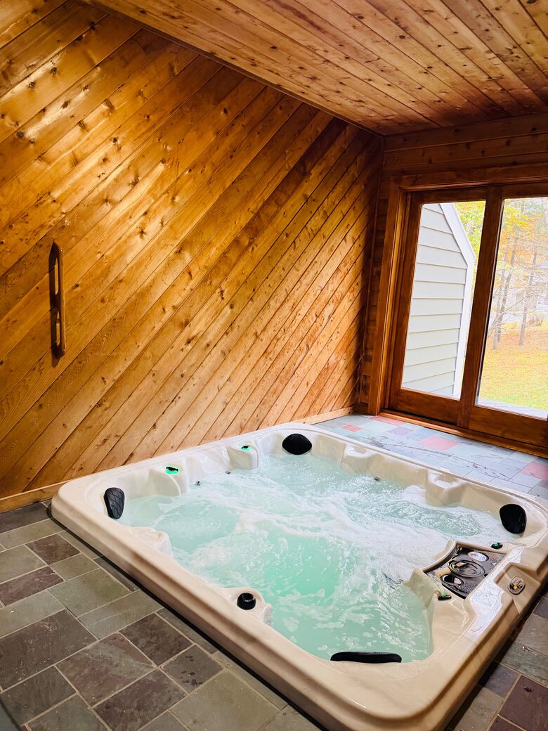 Cozy Mount Snow Retreat Just 1 Mile from Slopes - West Dover, Vermont