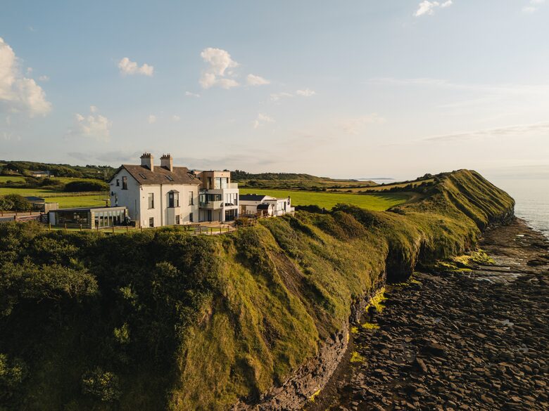 Oceanfront Cliff House & Lodge with Tennis Court / Sauna / Plunge Pool - Rossnowlagh, Ireland