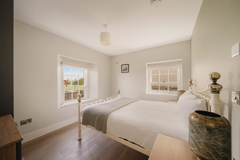 Oceanfront Cliff House & Lodge with Tennis Court / Sauna / Plunge Pool - Rossnowlagh, Ireland