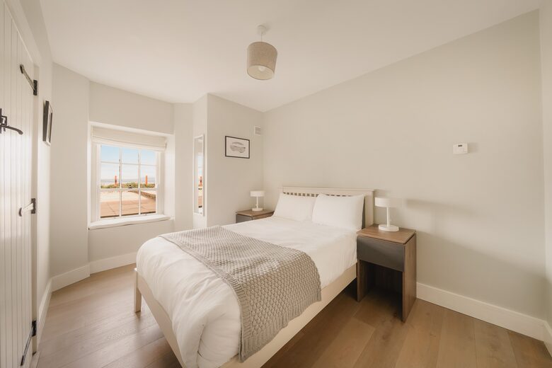 Oceanfront Cliff House & Lodge with Tennis Court / Sauna / Plunge Pool - Rossnowlagh, Ireland