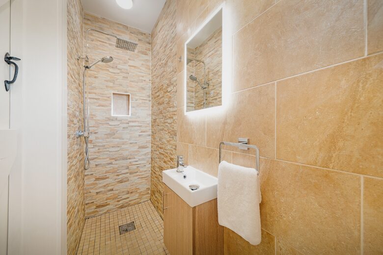 Oceanfront Cliff House & Lodge with Tennis Court / Sauna / Plunge Pool - Rossnowlagh, Ireland
