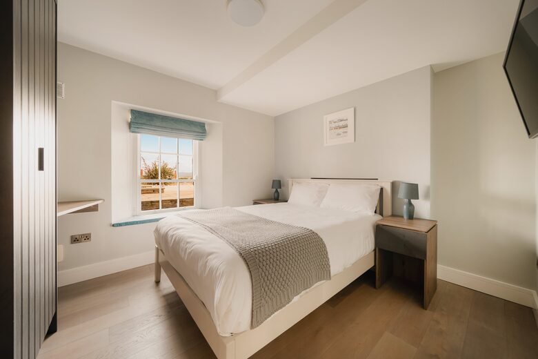 Oceanfront Cliff House & Lodge with Tennis Court / Sauna / Plunge Pool - Rossnowlagh, Ireland