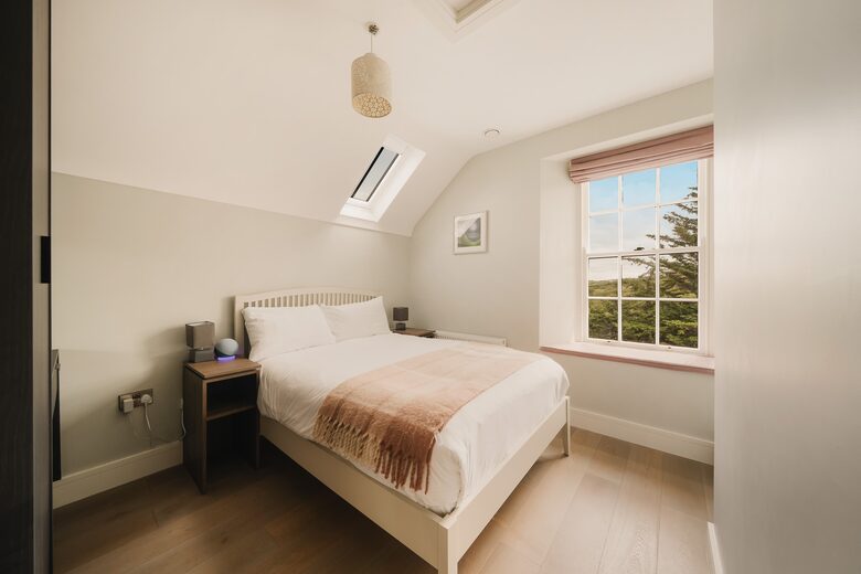 Oceanfront Cliff House & Lodge with Tennis Court / Sauna / Plunge Pool - Rossnowlagh, Ireland