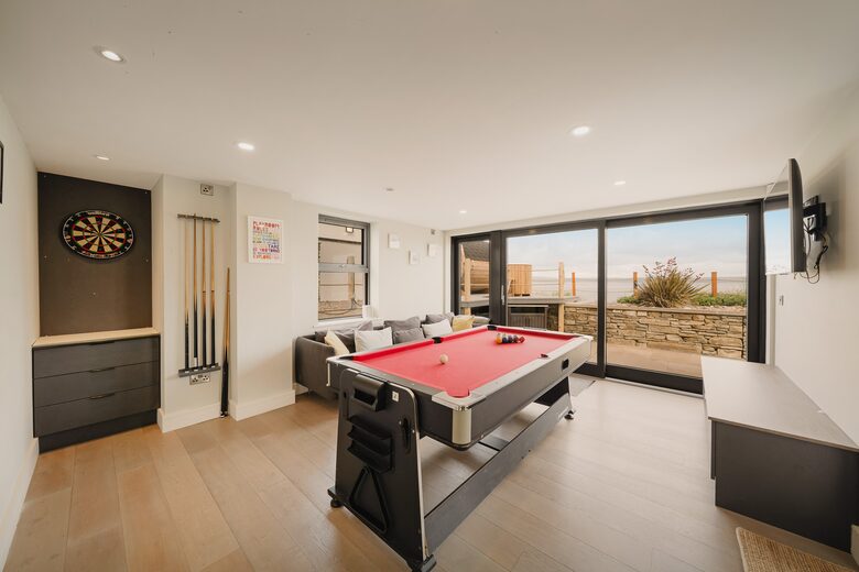 Oceanfront Cliff House & Lodge with Tennis Court / Sauna / Plunge Pool - Rossnowlagh, Ireland