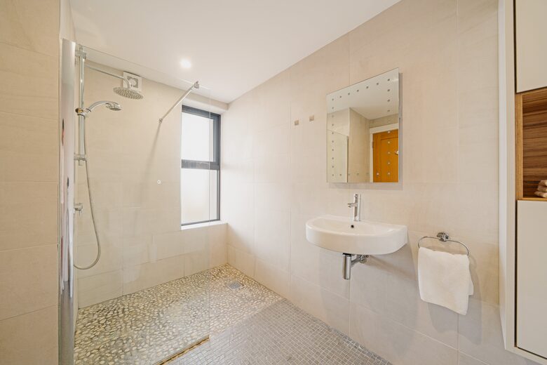 Oceanfront Cliff House & Lodge with Tennis Court / Sauna / Plunge Pool - Rossnowlagh, Ireland