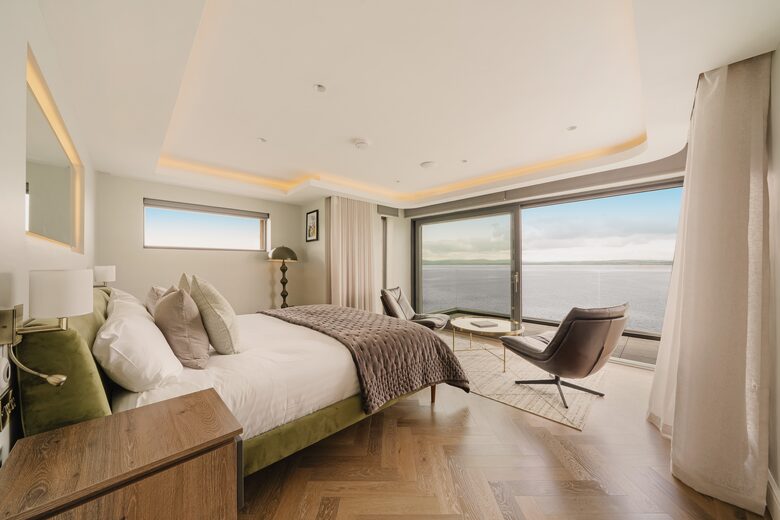 Oceanfront Cliff House & Lodge with Tennis Court / Sauna / Plunge Pool - Rossnowlagh, Ireland