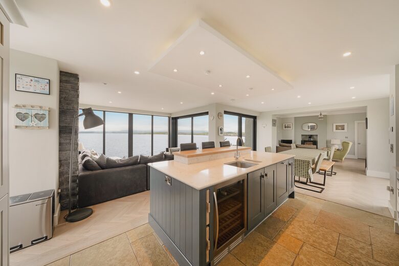 Oceanfront Cliff House & Lodge with Tennis Court / Sauna / Plunge Pool - Rossnowlagh, Ireland