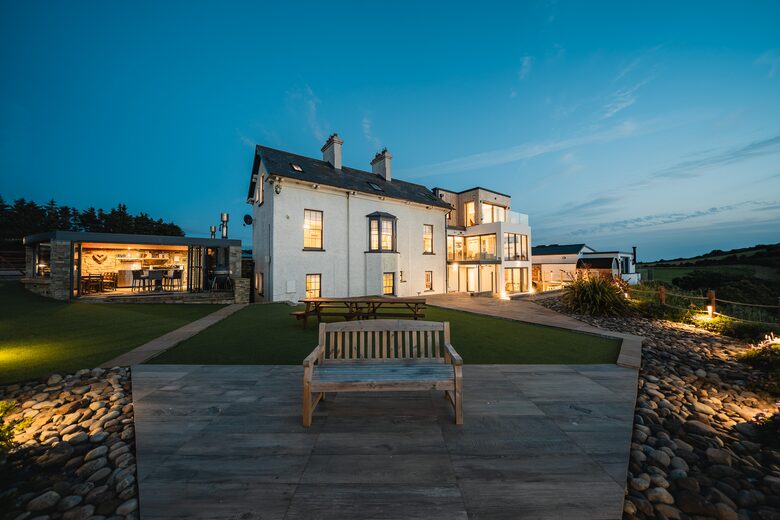 Oceanfront Cliff House & Lodge with Tennis Court / Sauna / Plunge Pool - Rossnowlagh, Ireland