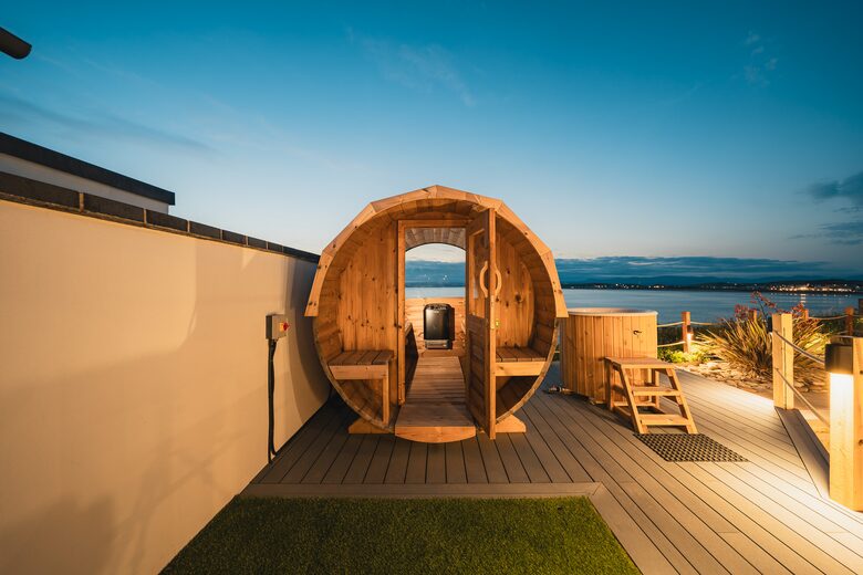 Oceanfront Cliff House & Lodge with Tennis Court / Sauna / Plunge Pool - Rossnowlagh, Ireland