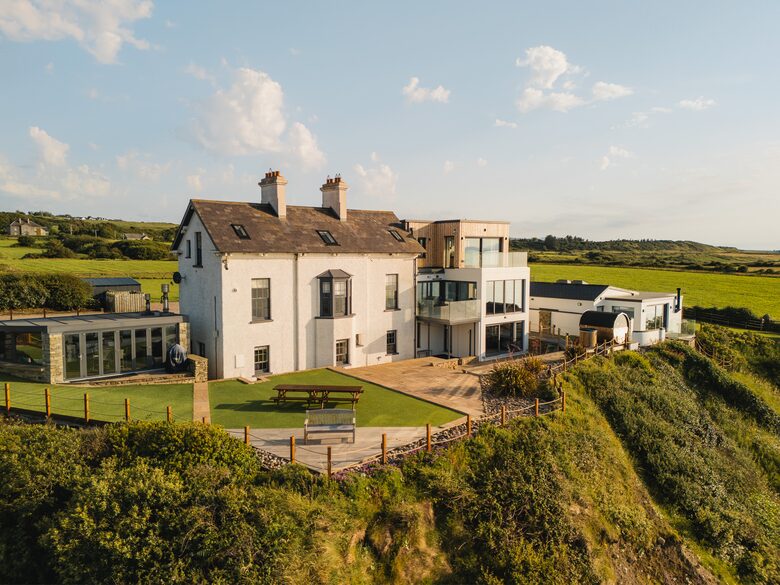 Oceanfront Cliff House & Lodge with Tennis Court / Sauna / Plunge Pool - Rossnowlagh, Ireland