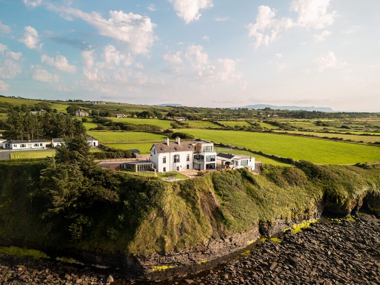 Oceanfront Cliff House & Lodge with Tennis Court / Sauna / Plunge Pool - Rossnowlagh, Ireland