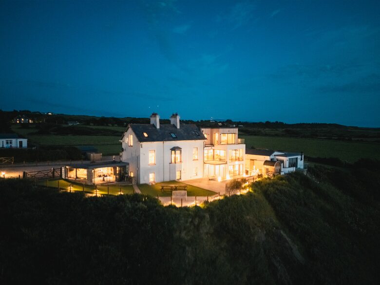 Oceanfront Cliff House & Lodge with Tennis Court / Sauna / Plunge Pool - Rossnowlagh, Ireland