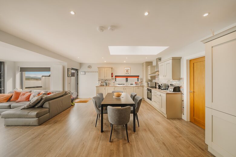 Oceanfront Cliff House & Lodge with Tennis Court / Sauna / Plunge Pool - Rossnowlagh, Ireland